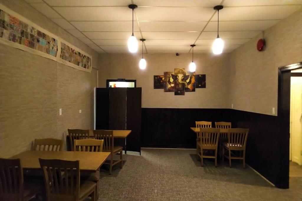 sams-kitchen-an-indian-restaurant-drumheller-1750129237791