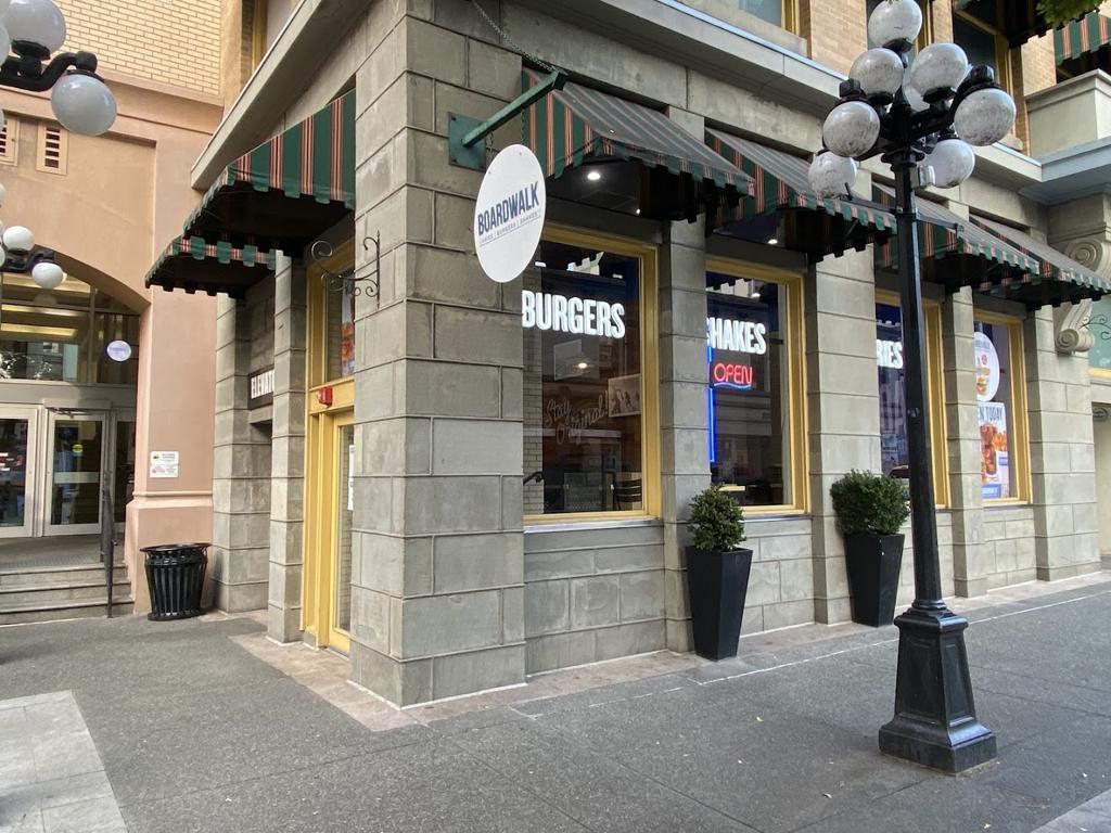 boardwalk-fries-burgers-shakes-victoria-1750135907122