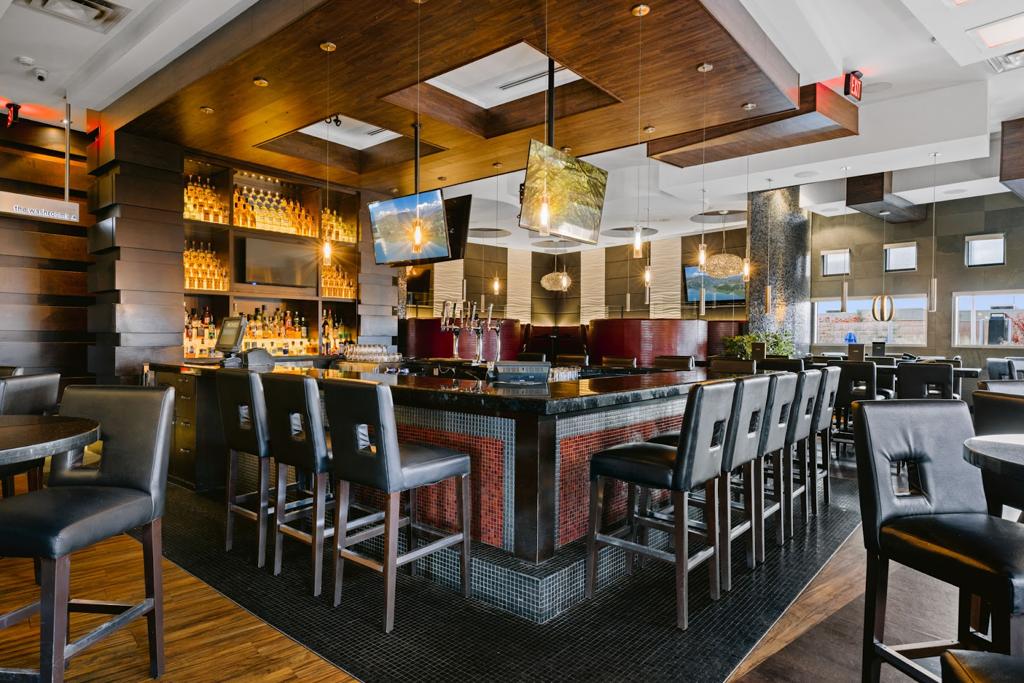 moxies-dartmouth-crossing-restaurant-1750128068717
