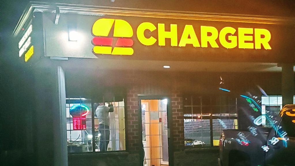 charger-gourmet-burgers-poutine-1750130635552
