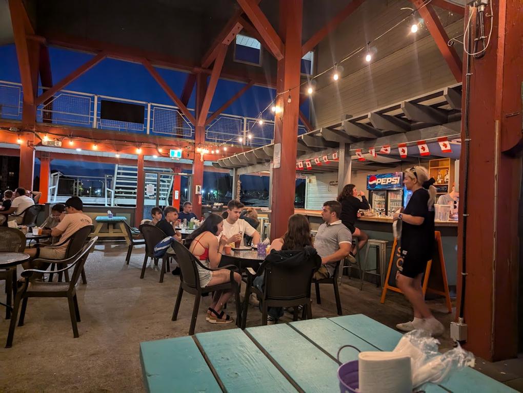 the-pier-patio-bar-and-grill-1750127557380