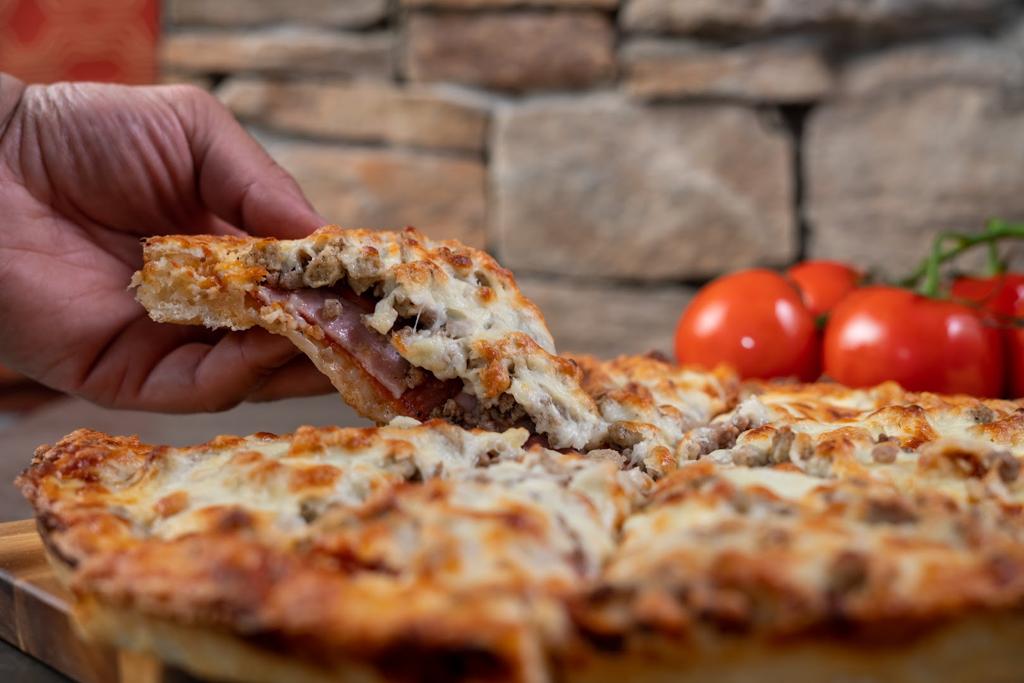 royal-pizza-market-mall-1750135106138